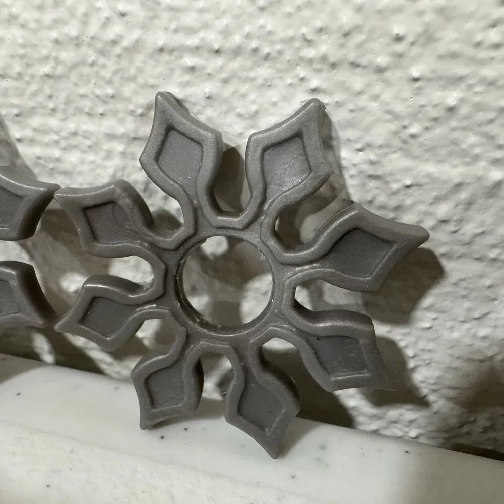 2012 TMNT Leonardo Shell Throwing Spikes Shuriken Weapon Accessory Lot of 2
